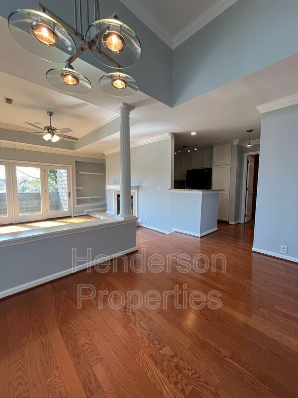 property at 1109 E Morehead St