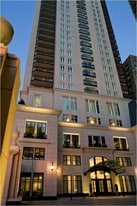 11 E Walton St in Chicago, IL - Building Photo