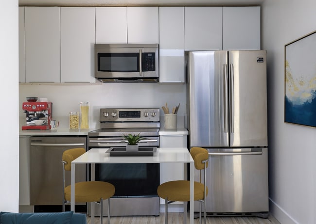 850 N Van Ness Ave in Santa Ana, CA - Foto de edificio - Building Photo