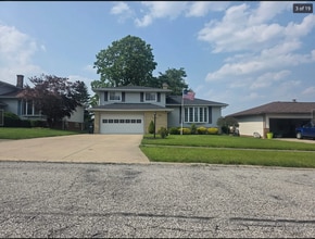 2908 Bowmen Ln in Parma, OH - Building Photo - Building Photo