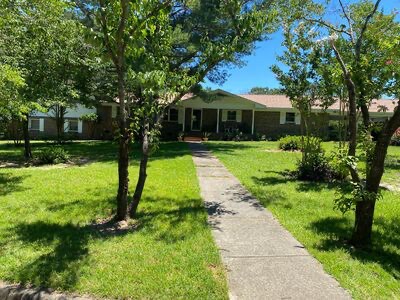 202 Christopher Dr in Abbeville, AL - Foto de edificio
