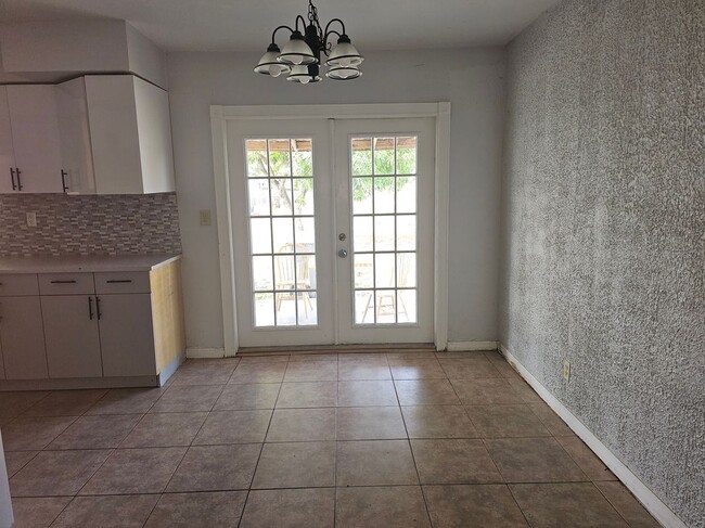 2431 Liberty St in Hollywood, FL - Building Photo - Building Photo