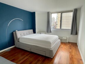 340 E 94th St in New York, NY - Building Photo - Building Photo