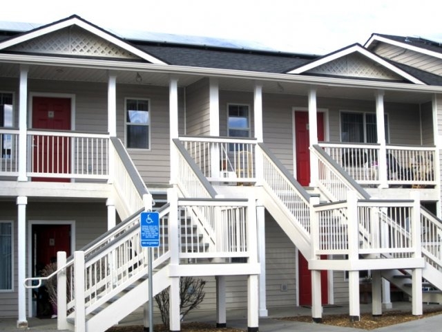 Chennai Landing in Madras, OR - Foto de edificio