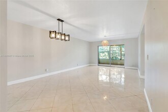 900 SW 125th Way in Pembroke Pines, FL - Building Photo - Building Photo