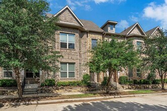 4165 Broadway Ave in Flower Mound, TX - Foto de edificio - Building Photo