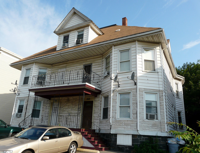 246 Revere Beach Pky in Chelsea, MA - Foto de edificio - Building Photo