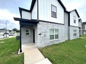 959 S Rupple Rd in Fayetteville, AR - Building Photo