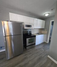 3981 SW 12th Pl in Fort Lauderdale, FL - Building Photo - Building Photo