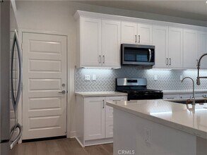 4217 S Heather Privado in Ontario, CA - Foto de edificio - Building Photo