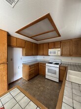 19660 Neuralia Rd in California City, CA - Building Photo - Building Photo