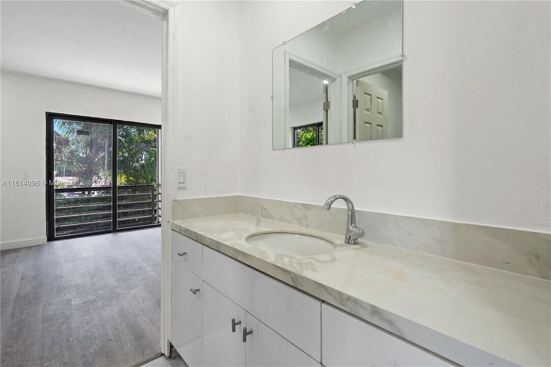 10747 NE 2nd Pl in Miami, FL - Building Photo