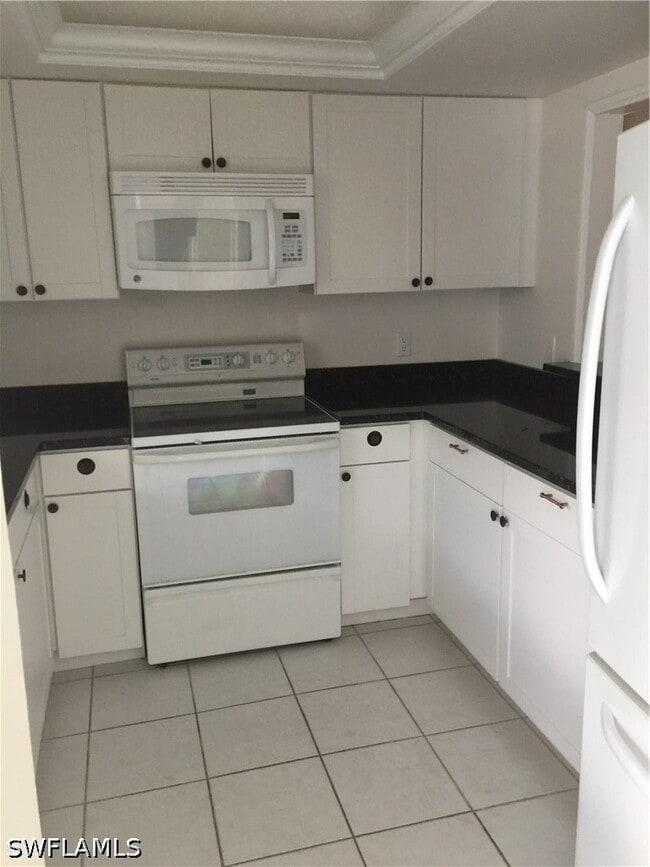 5651 Rattlesnake Hammock Rd in Naples, FL - Building Photo - Building Photo