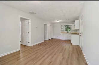 231 Brock Dr, Unit In-Law Apartment in Dallas, GA - Building Photo - Building Photo