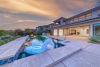 72 Bella Lago Ave in Henderson, NV - Building Photo - Building Photo