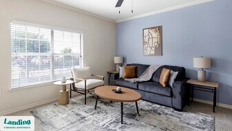 6101 N Riverside Dr in Fort Worth, TX - Building Photo