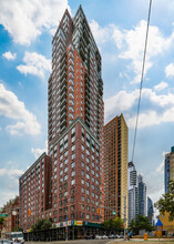 200W60 in New York, NY - Building Photo - Building Photo