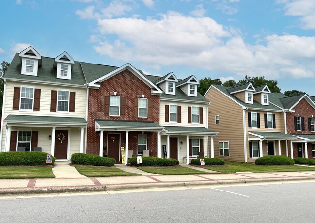 Riverwood Ranch Townhomes in Clayton, NC - Building Photo - Building Photo