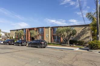 Courtyard on 68th in San Diego, CA - Foto de edificio - Primary Photo