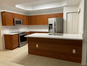 1002 SW 144th Ave in Pembroke Pines, FL - Building Photo - Building Photo