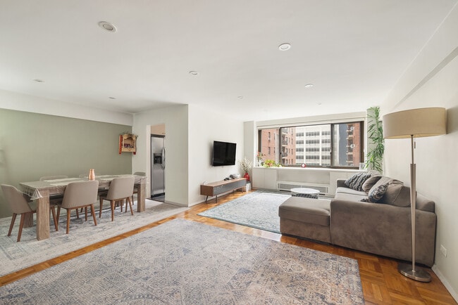425 E 63rd St in New York, NY - Building Photo - Building Photo