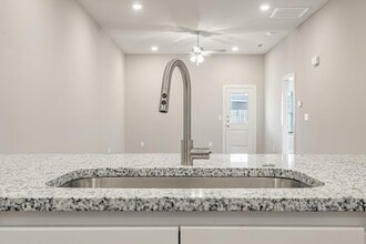 9426 Spirit Ave in Odessa, TX - Building Photo - Building Photo