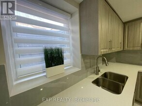 1396 Kidlington Gate in Mississauga, ON - Building Photo - Building Photo