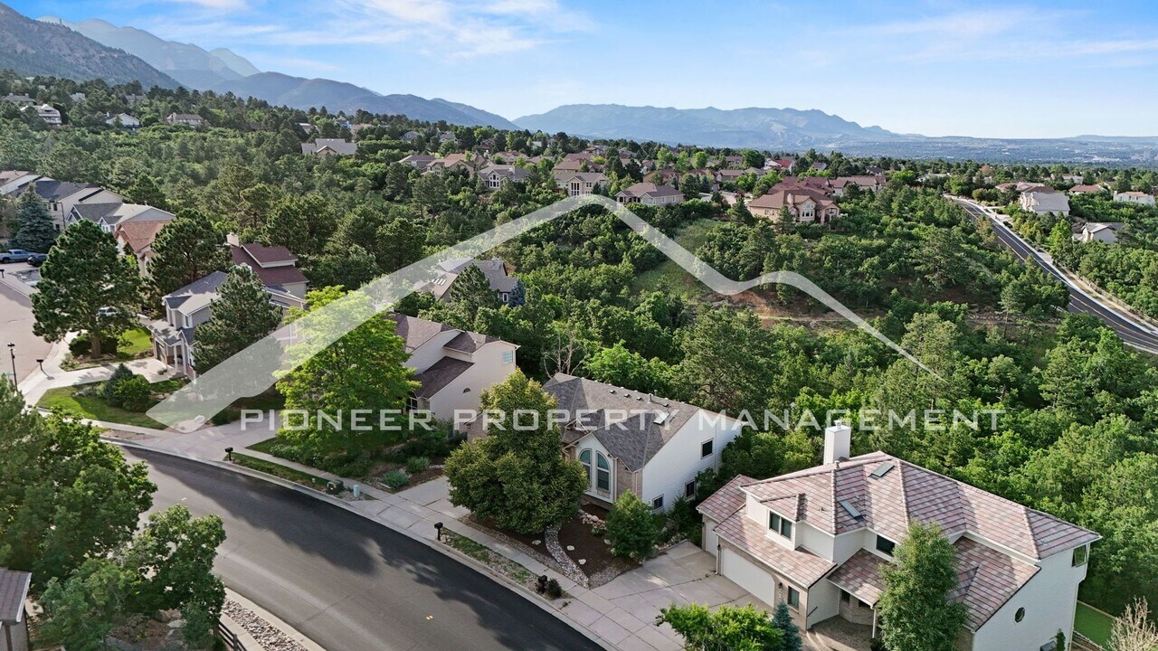 5020 Broadmoor Bluffs Dr in Colorado Springs, CO - Building Photo