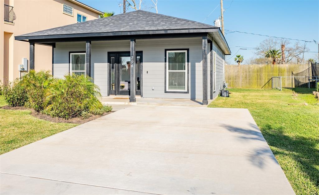 294 Debbie Ln in San Leon, TX - Building Photo