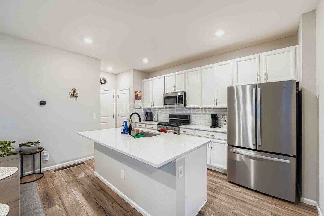 21207 E 59th Pl in Aurora, CO - Building Photo