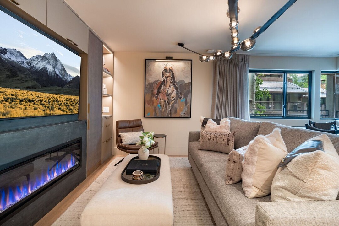 700 S Monarch St in Aspen, CO - Building Photo