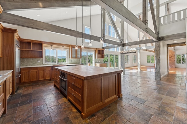 property at 9246 Par Ct