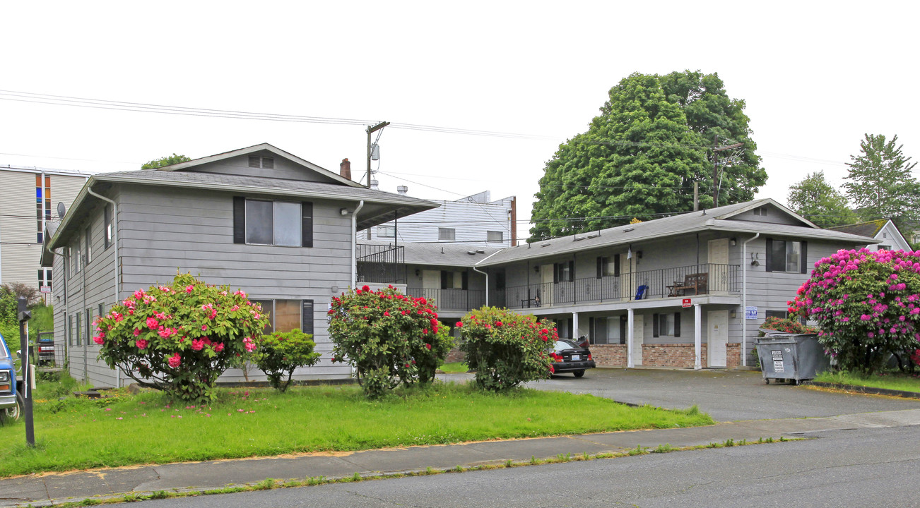 The Hoyt Ave. Apartments in Everett, WA - Building Photo