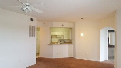 5506 Metrowest Blvd in Orlando, FL - Building Photo - Building Photo