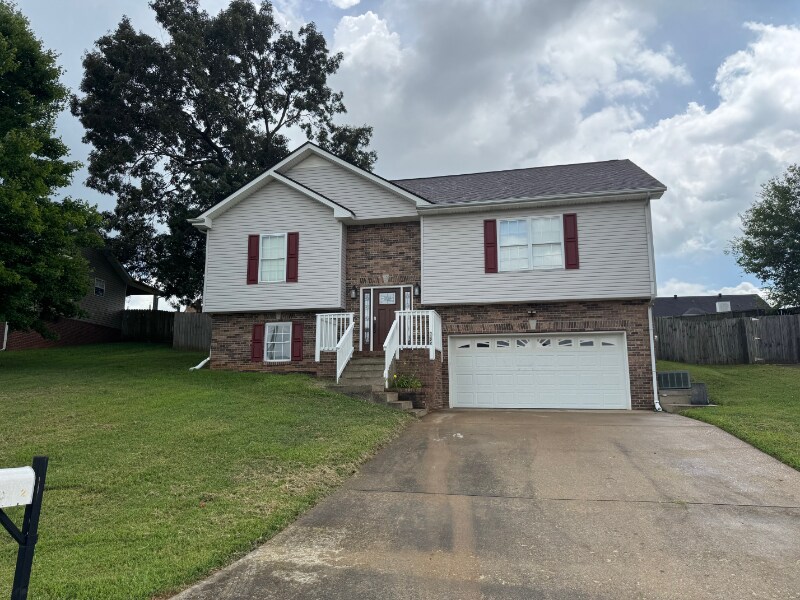 3122 Clydesdale Dr in Clarksville, TN - Building Photo