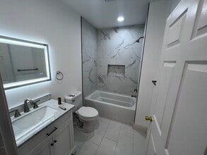 1316 11th Ave, Unit 2nd Floor Rear in Altoona, PA - Building Photo - Building Photo