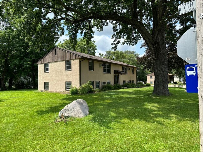 670 4th St in Newport, MN - Building Photo - Building Photo