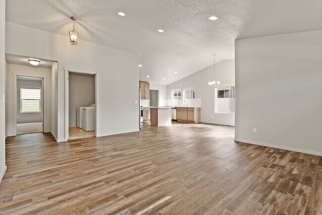 1525 N Corbin Rd