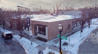 2308 Lee St in Evanston, IL - Building Photo