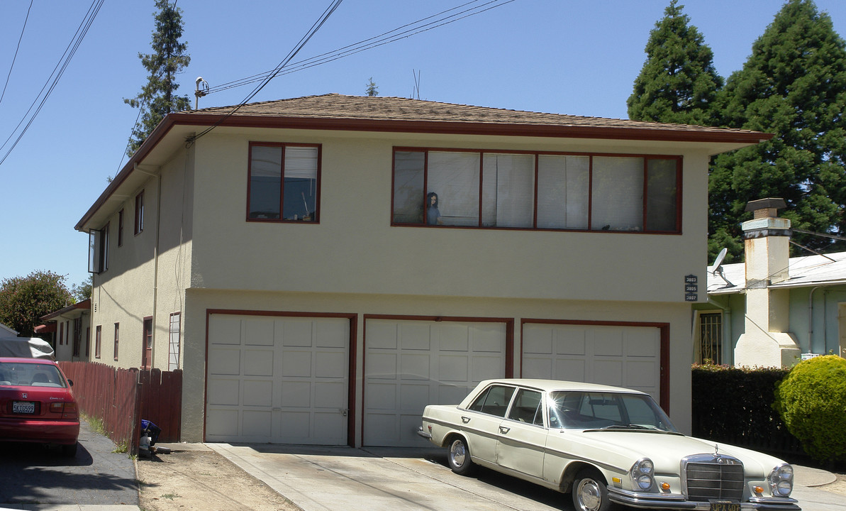 3803-3807 Quigley St in Oakland, CA - Foto de edificio