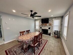 240 Russellville Rd in Westfield, MA - Building Photo - Building Photo