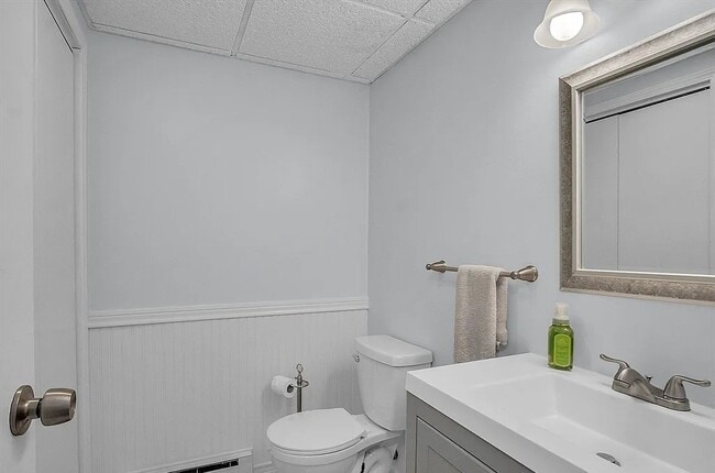 property at 32 Mountainshire Dr