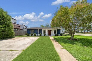 1147 Du Barry Ln in Houston, TX - Building Photo