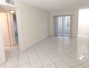 505 Gardens Dr, Unit 104 in Pompano Beach, FL - Building Photo - Building Photo