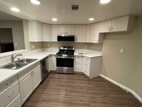 805 Calle Catalpa in Thousand Oaks, CA - Building Photo - Building Photo