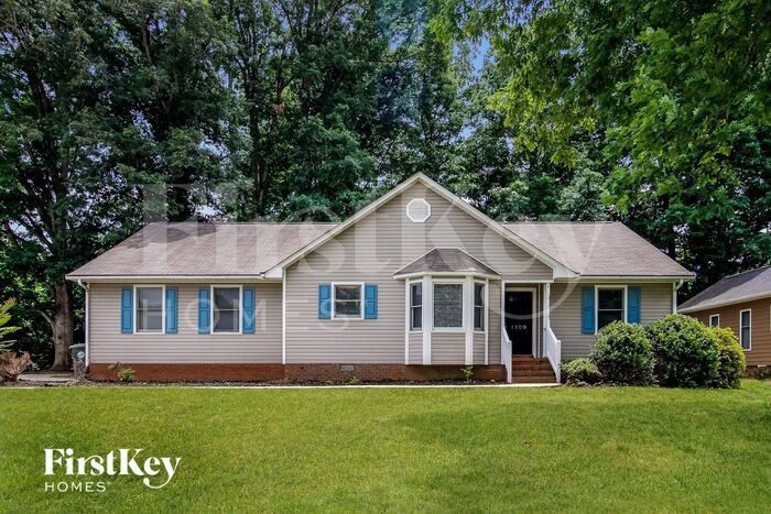 1109 Cedar Ridge Dr in Mebane, NC - Building Photo