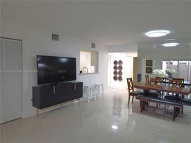 1120 NW 124 Pl in Miami, FL - Building Photo