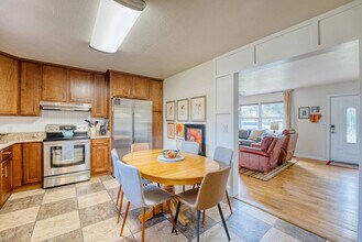 312 Crestview Dr in Bentonville, AR - Foto de edificio - Building Photo