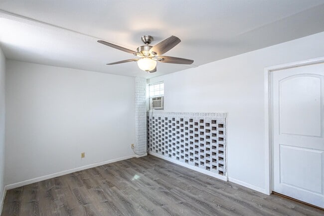 1420 Corpus Christi St in Laredo, TX - Building Photo - Building Photo