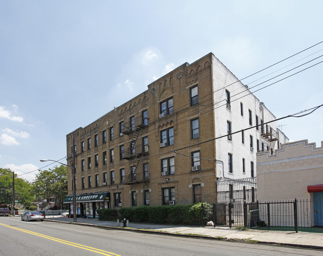 58-68 E 55th St in Brooklyn, NY - Foto de edificio - Building Photo